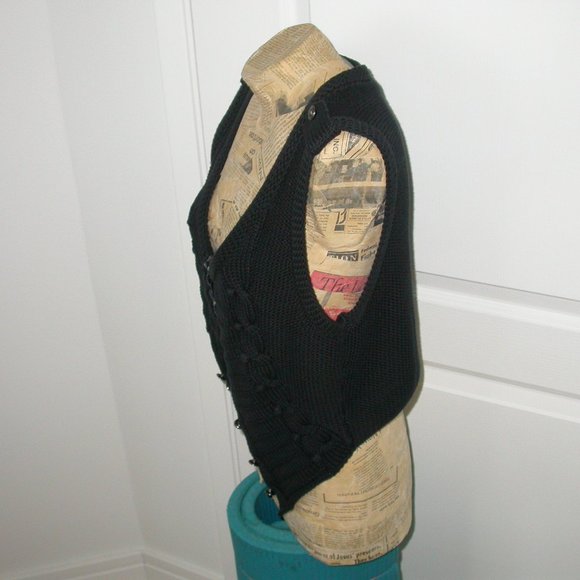 Black Knit Vest - Picture 4 of 8